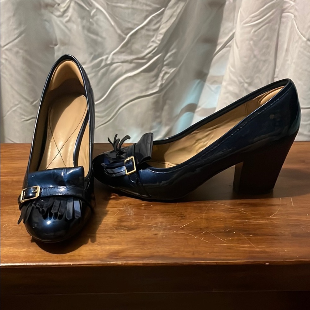 Isola Fringe-Tassel Patent Pump in Navy. Sz 10
